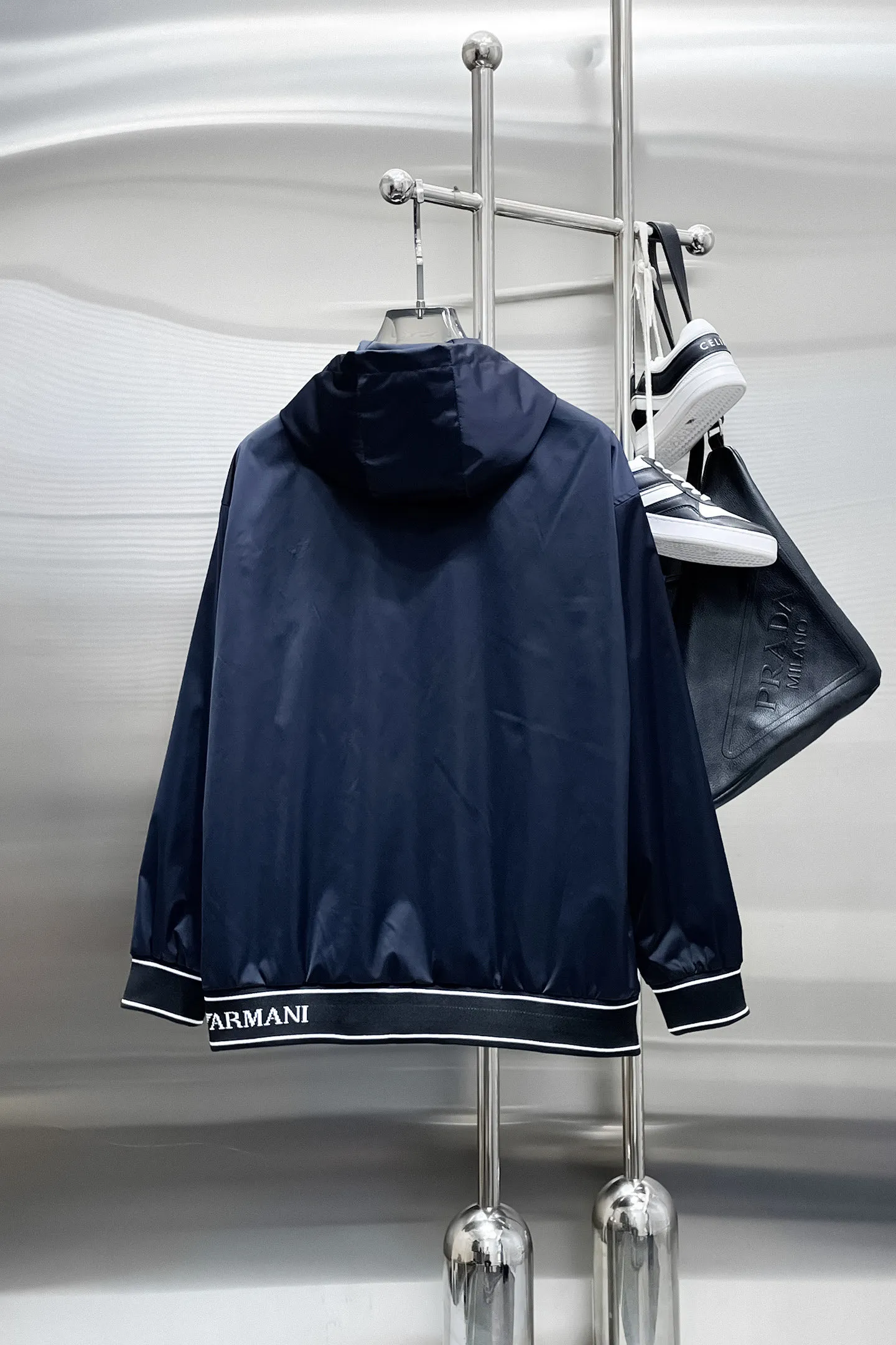 Armani official website Same Style, complete with three labels, on sale in advance. 2026 Autumn and Winter New Arrival men's jacket, Original with complete three labels, Premium version. Custom-made fabrics at the counter. Breathable, high comfort, impeccable details, brand element design concept, reflecting high quality. It feels delicate and soft, presents a casual cut, and has a great upper body shape. Sizes: M～3XL,